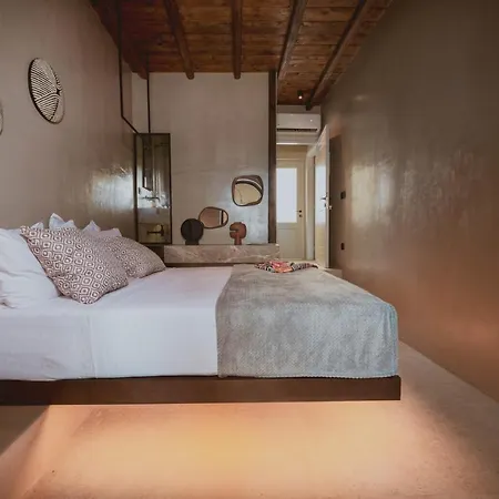 Legends In Town, By Mykonos High Apartmanhotel 3*