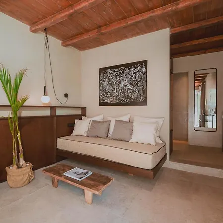 Legends In Town, By Mykonos High Apartmanhotel 3*