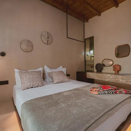 Legends In Town, By Mykonos High Apartmanhotel