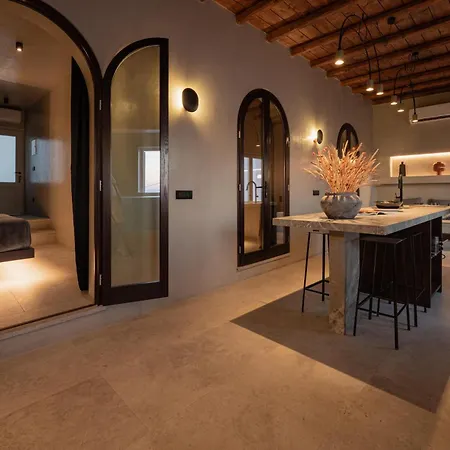 Legends In Town, By Mykonos High Apartmanhotel