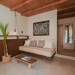 Legends In Town, By Mykonos High Aparthotel 4*