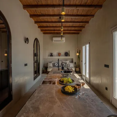 Legends In Town, By Mykonos High 3*