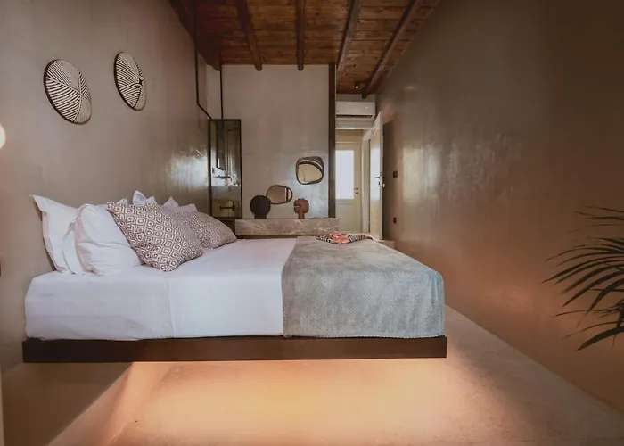 Legends In Town, By Mykonos High Aparthotel 3*